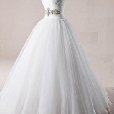 Strapless A-line Tulle Wedding Dress Pleated Floor..