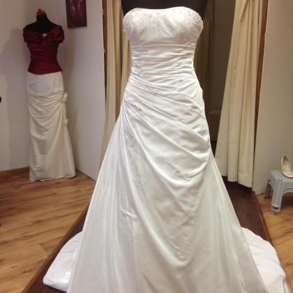 Strapkess Long White Satin Wedding Dress Floor..