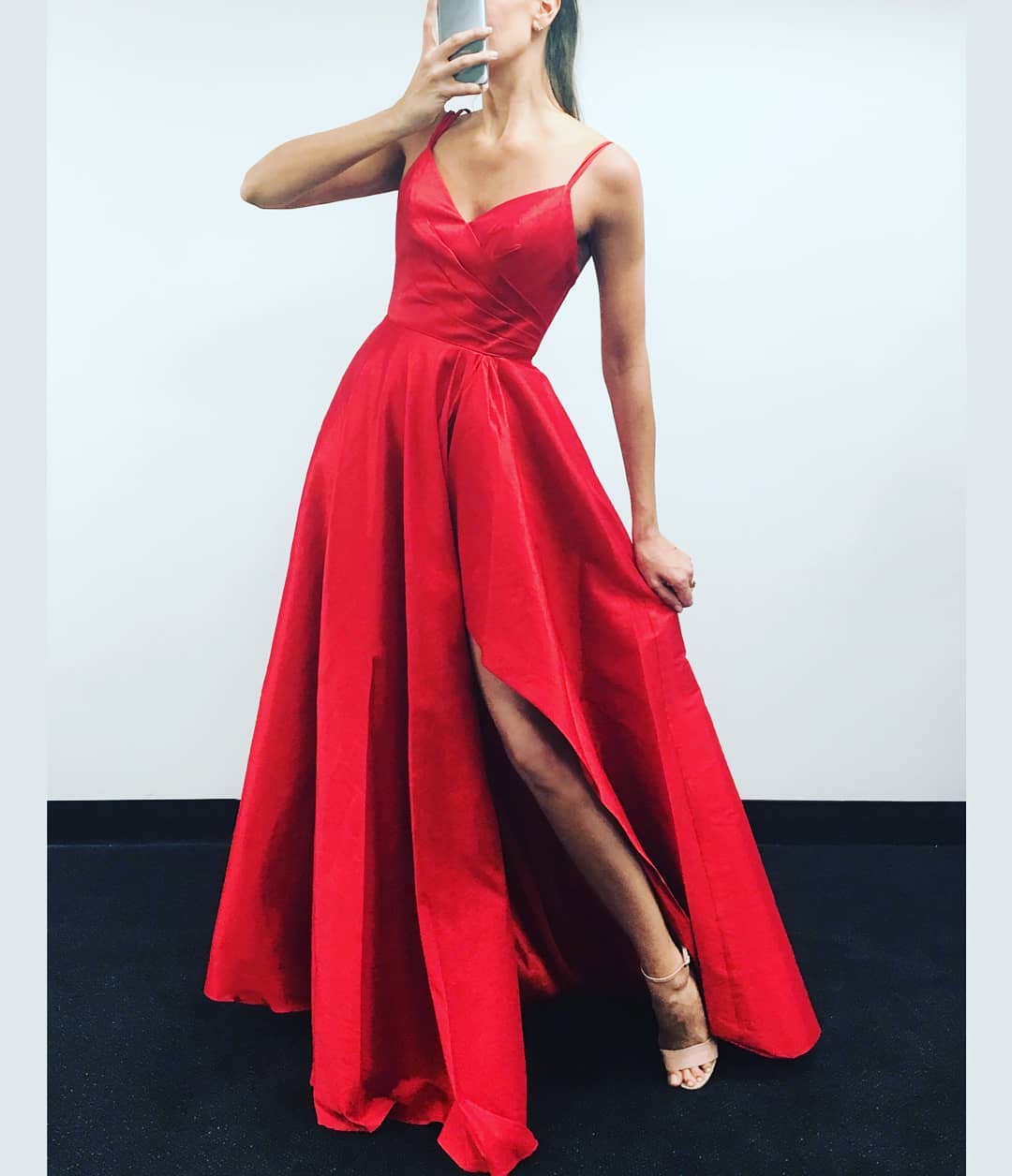 Spaghetti Straps A-line Long Red Satin Prom Dress Floor Length Women Evening Dress 2019