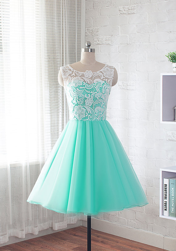 Scoop Neck Above Knee Mini Tulle Homecoming Dress Lace Appliques Women Party Dress 2019